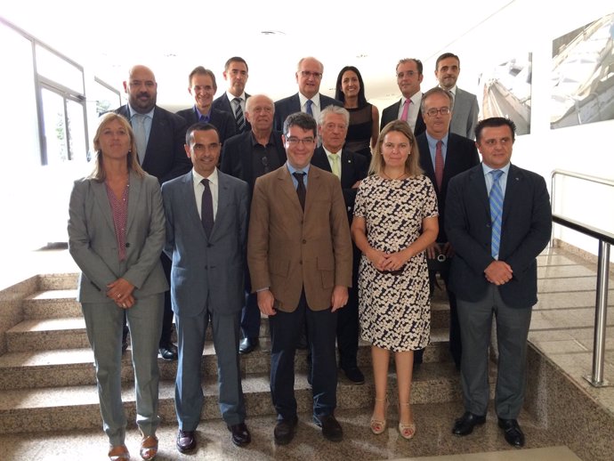 Álvaro Nadal con representantes de autoridades y del sector turístico 