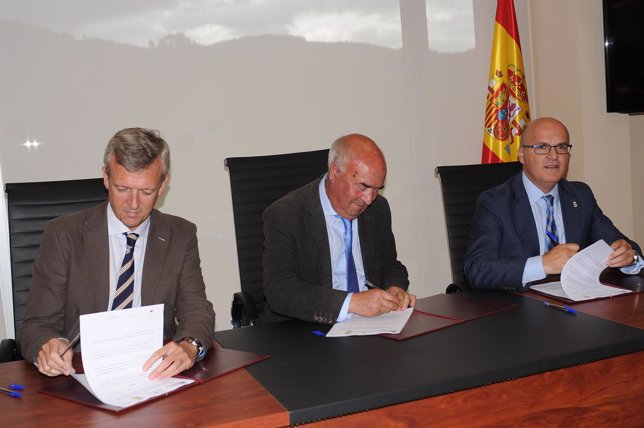Alfonso Rueda con el alcalde de Beade y Manuel Baltar
