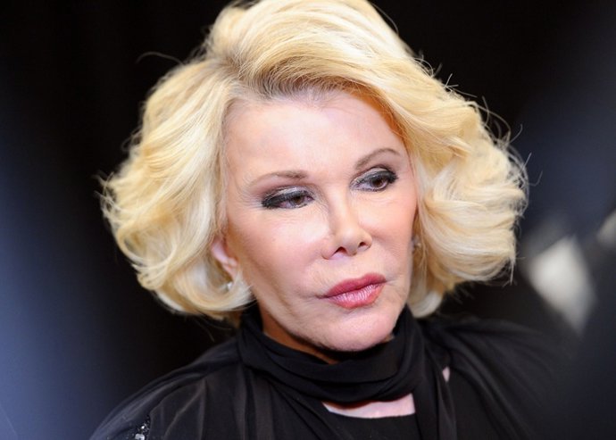  Joan Rivers Poses Backstage At The Badgley Mischka 