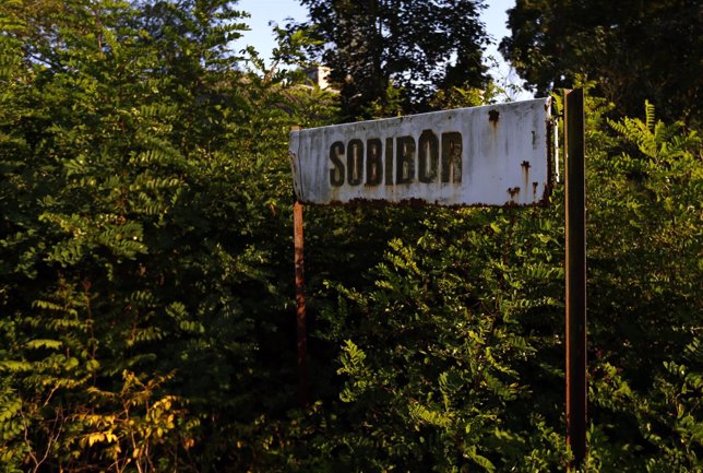 Señal fuera del campo de concentración nazi de Sobibor