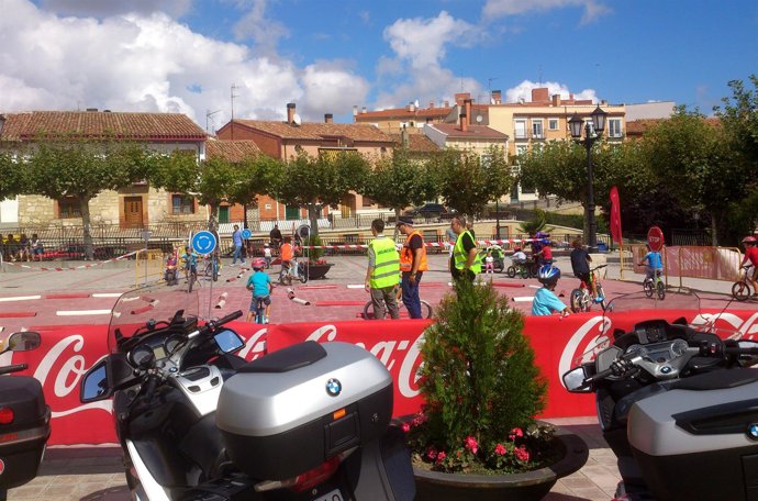Actividades infantiles durante la concentración de Motoristas Solidarios