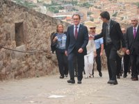 Consulta.- Mas replica a Sánchez que la millor forma d'estimar un poble és deixar-lo votar