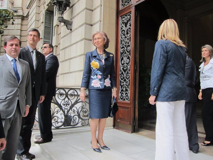 La Reina Sofía entrando al Ilustre Colegio de Abogados de Barcelona