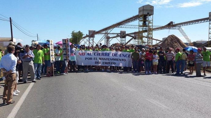 Concentración de trabajadores de Ence en Huelva. 