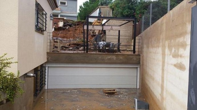 Caída de un muro en una urbanización de Bétera