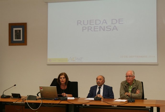 La portavoz de la AEMET, junto con los jefes de climatología y de predicción