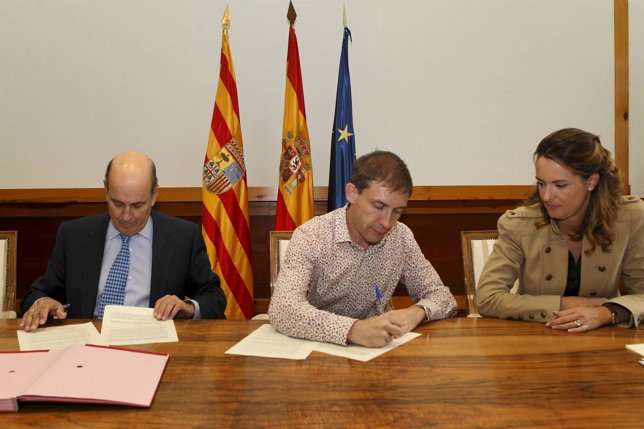 El consejero Fernández de Alarcón y el alcalde de Binéfar