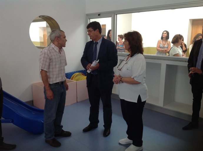 Diego Valderas durante su visita a Carrión de los Céspedes