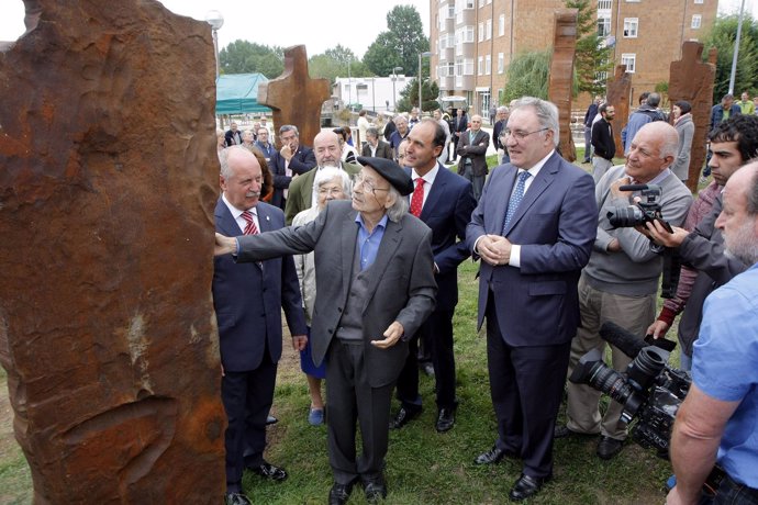 Inauguración del parque con las esculturas de Ibarrola