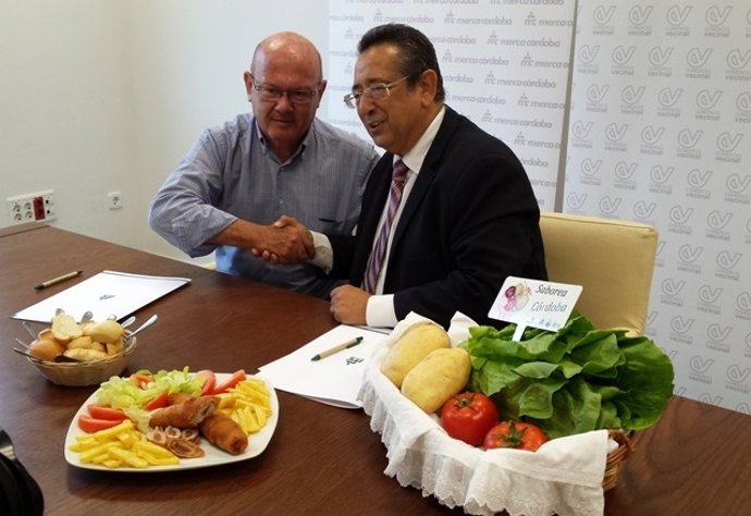 Pérez Hornero y Rojas se dan la mano tras la firma