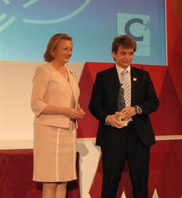 Rudi entrega el Premio AFEDAZ 2014 a la investigación a Antonio Oliveros Cid
