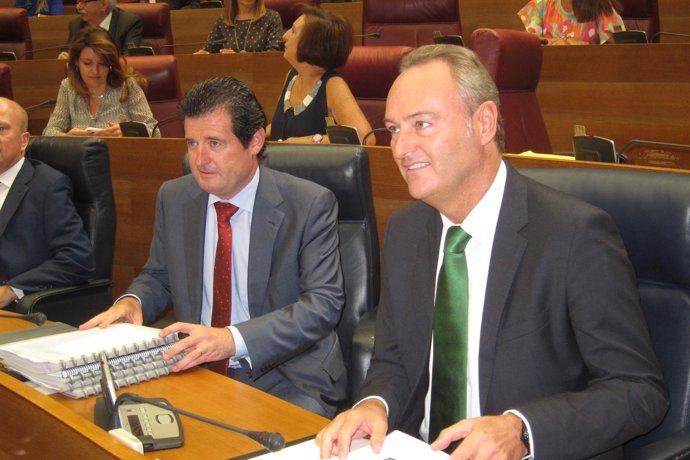 Fabra en su escaño antes de comenzar el Debate sobre el Estado de la Comunitat