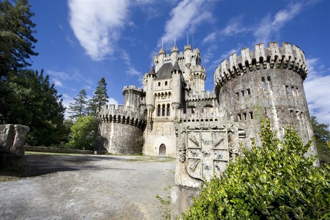¿Quieres Un Castillo? Comienza La Subasta De Castillo De Butrón, Bizkaia 3,5 €