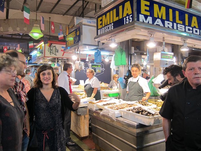 El alcalde y promotores del programa en la plaza 