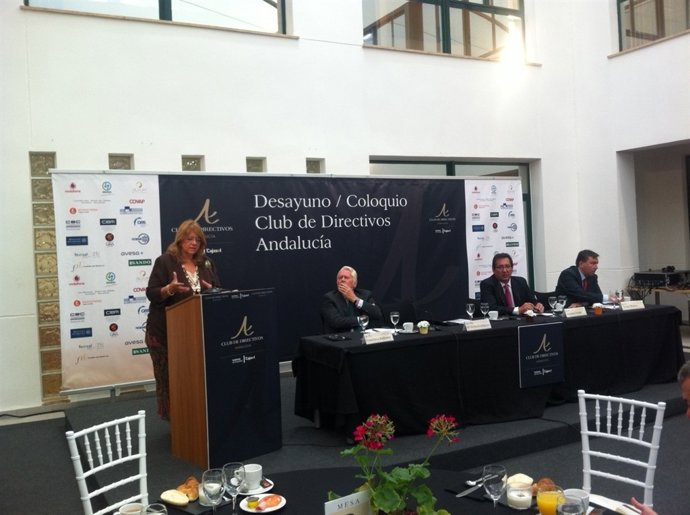 La presidenta de la CNMV, Elvira Rodríguez en el desayuno de Club de Directivos