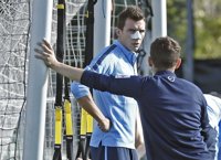 Mandzukic se queda fuera de la lista del Atlético para viajar a Almería