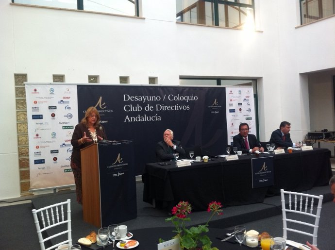 La presidenta de la CNMV, Elvira Rodríguez en el desayuno de Club de Directivos