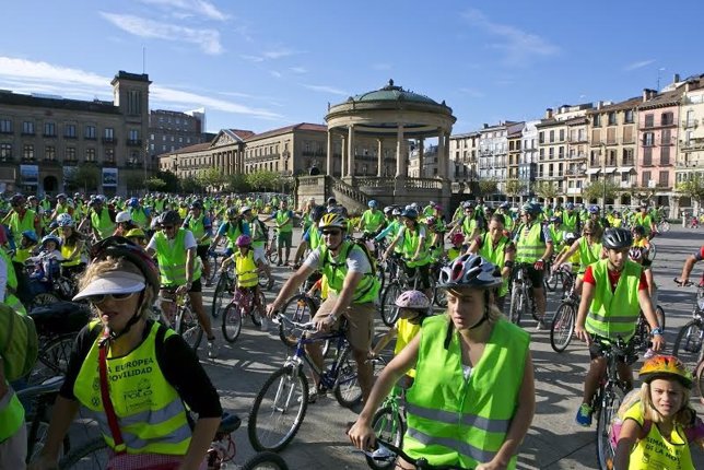 La marcha en bici partió de la Plaza del Castillo.