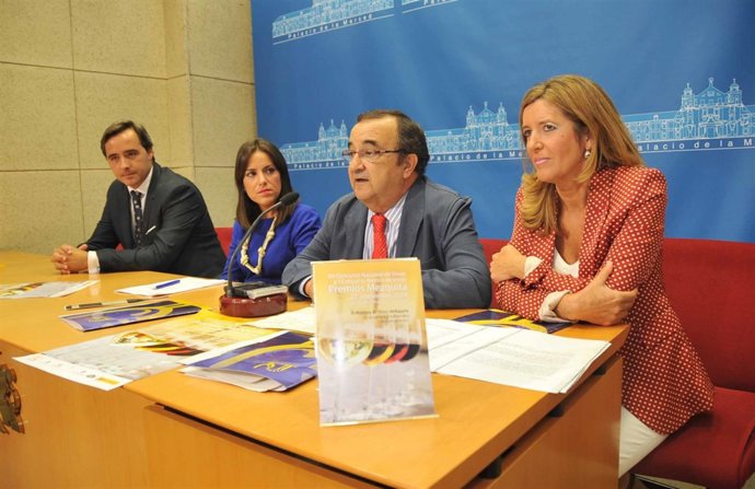 Alejandre interviene, observado por Soriano