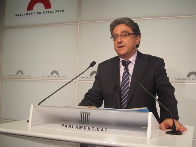 El portavoz del PP en el Parlament, Enric Millo, en rueda de prensa