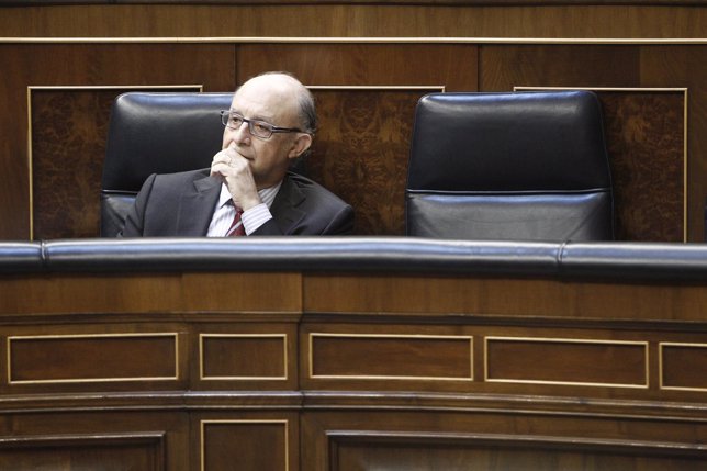 Cristóbal Montoro, ministro de Hacienda, en el hemiciclo