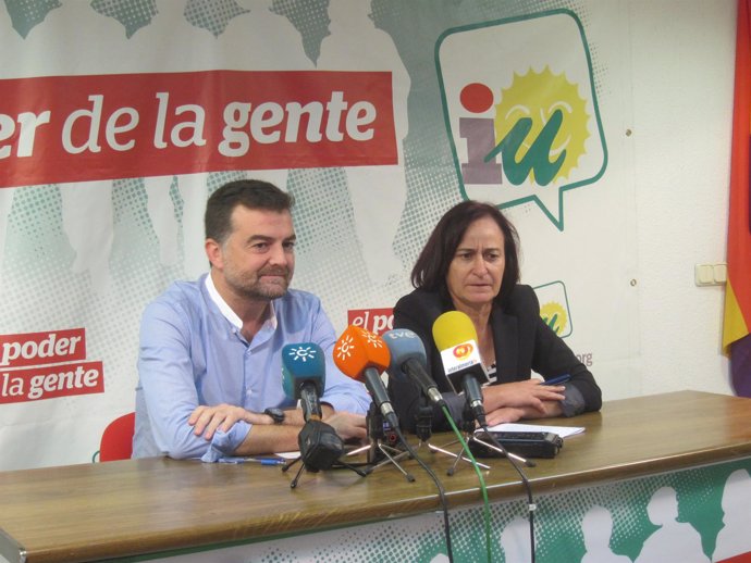 Maíllo, junto a Rosalía Martín, en rueda de prensa en Almería