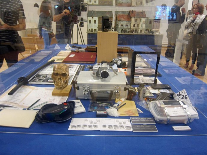 Vitrina con material que compone parte de la muestra inaugurada. 