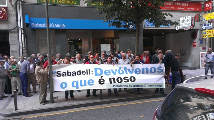 Protesta de la plataforma de jubilados de Banco Gallego