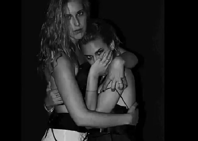 Tallulah y Scout Willis, unas sexys y provocativas hermanas y mejores amigas