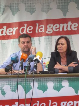 Maíllo, junto a Rosalía Martín, en rueda de prensa en Almería