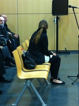 La joven condenada, en un momento del juicio