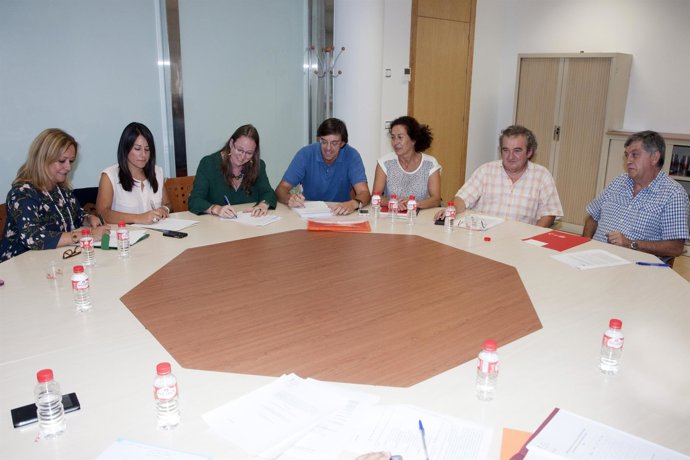 Firma del acuerdo sobre la paga extra de Navidad de 2012