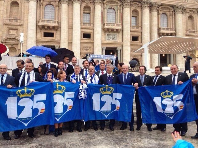 Una delegación del Recreativo de Huelva, en su visita a Roma. 