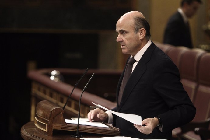 El ministro de Economía, Luis de Guindos, en el Congreso