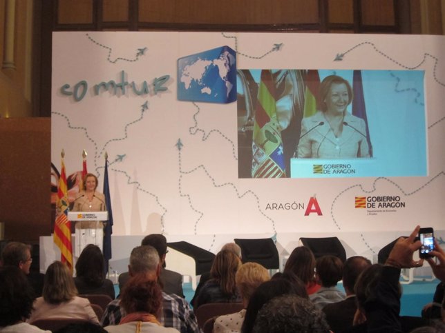 La presidenta del Gobierno de Aragón en la inauguración de COMTUR 2014.