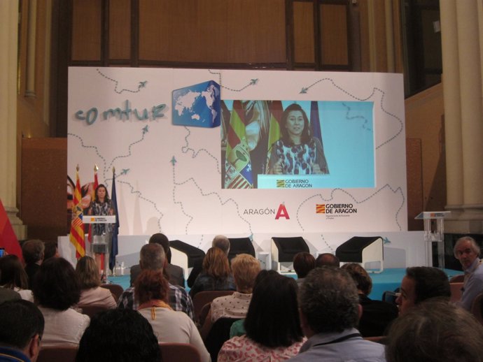Ángeles Alarcón durante su ponencia en COMTUR 2014.