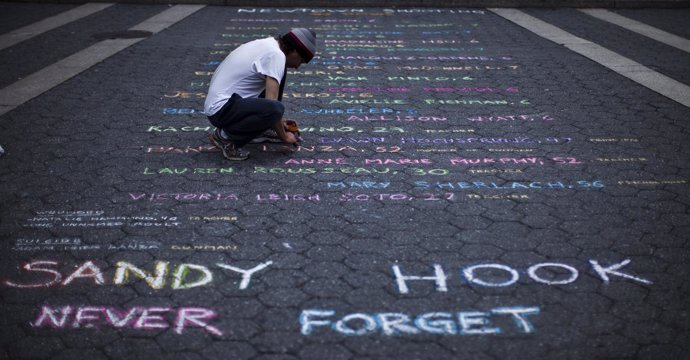 Memorial de recuerdo a víctimas de matanza de Sandy Hook