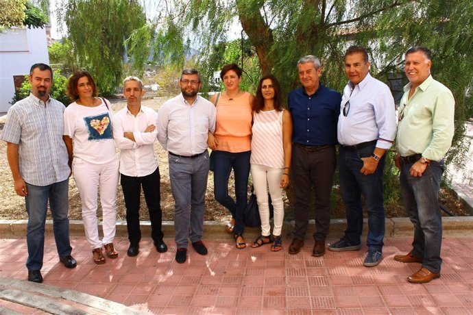 Aurelio Abreu y Miguel Ángel Pérez en el centro para mayores de 18