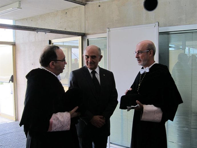 Garre, flanqueado por Orihuela y Franco