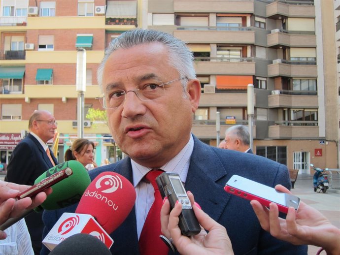 El Concejal De Seguridad Ciudadan, Miquel Domínguez, Ante Los Medios