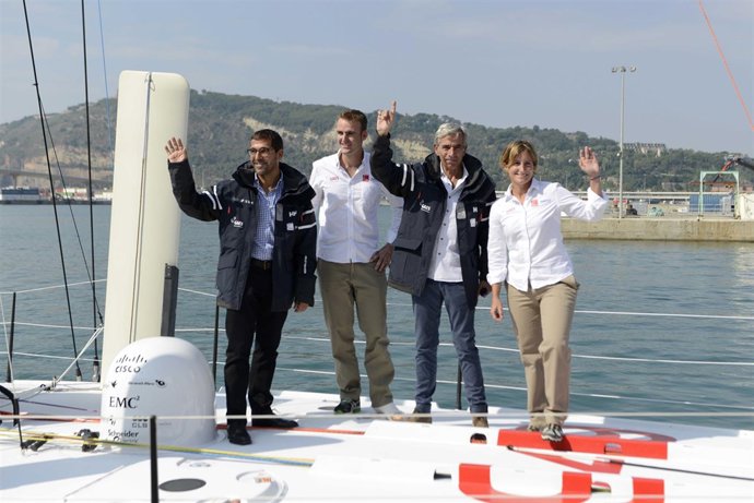 Anna Corbella  y Gerard Marín con el nuevo barco de GAES para la BWR
