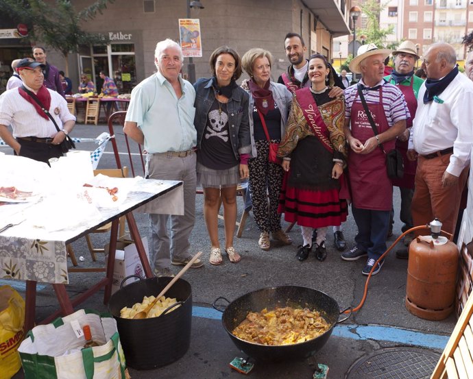 Cuca Gamarra, alcaldesa de Logroño, visita junto a concejales a las cruadrillas 