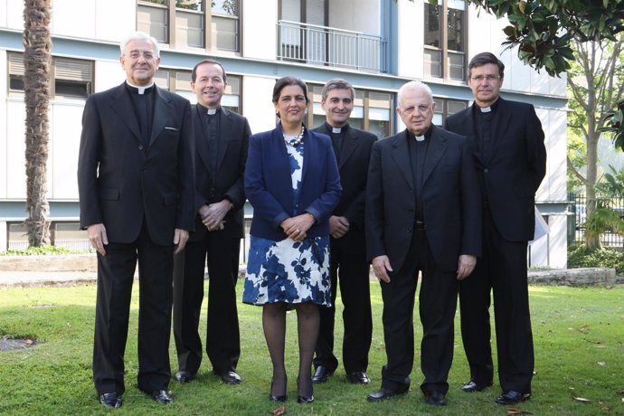 Los ponentes de la jornada con los decanos de la Facultades Eclesiásticas