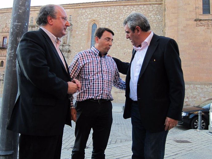 Villarrubia a su llegada a la sede del PSOE de Salamanca