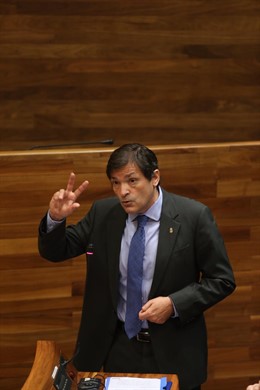 El presidente del Principado de Asturias, Javier Fernández, durante el Pleno