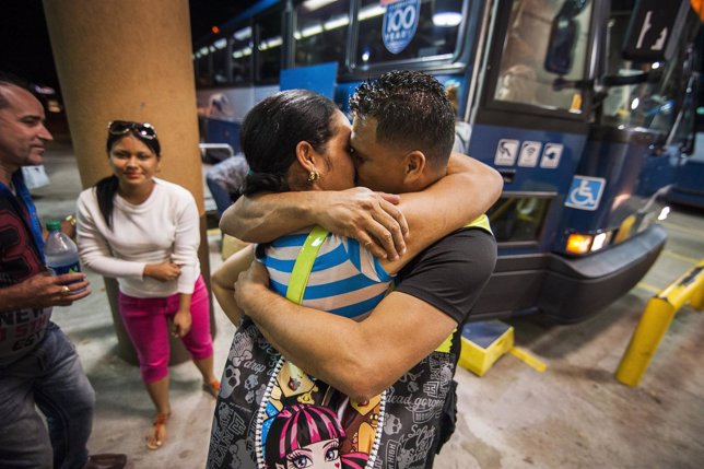 Pareja de cubanos reunidos