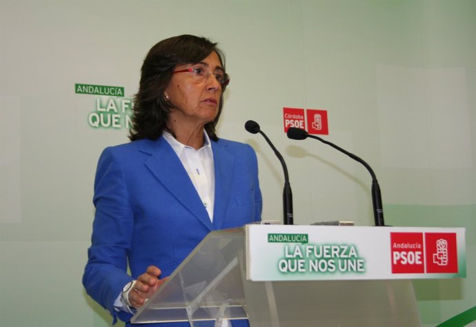 La diputadad socialista Rosa Aguilar en la sede del PSOE de Córdoba