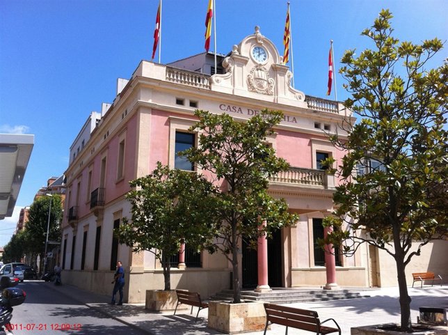 Fachada Del Ayuntamiento De Rubí, Barcelona