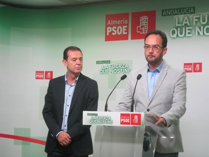 Hernando, en su comparecencia en Almería junto al senador Pérez Navas