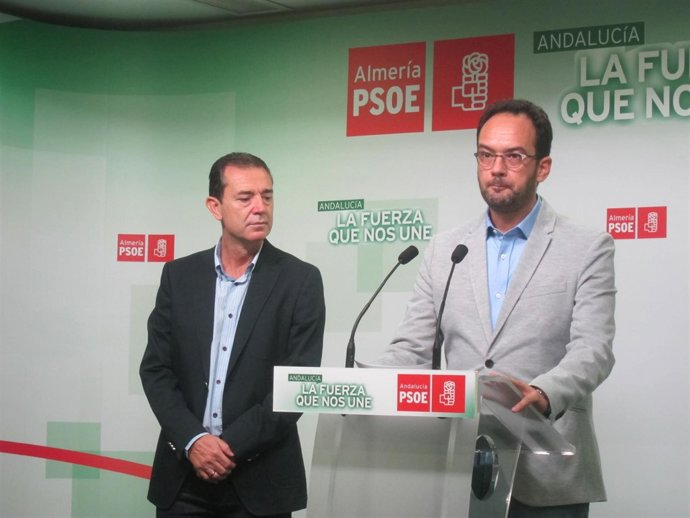 Hernando, en su comparecencia en Almería junto al senador Pérez Navas